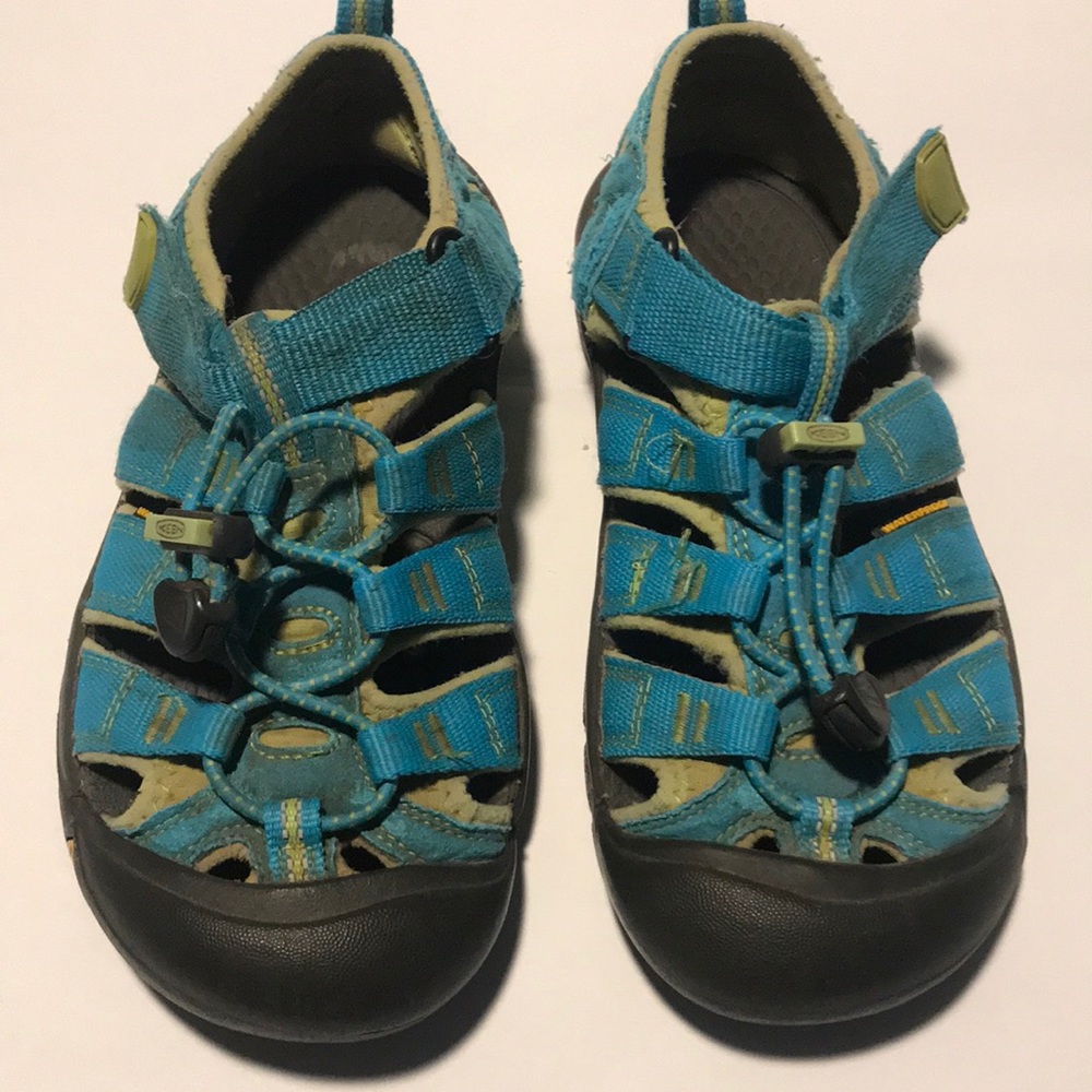 Keen Kids Size 2 Sandals (D)